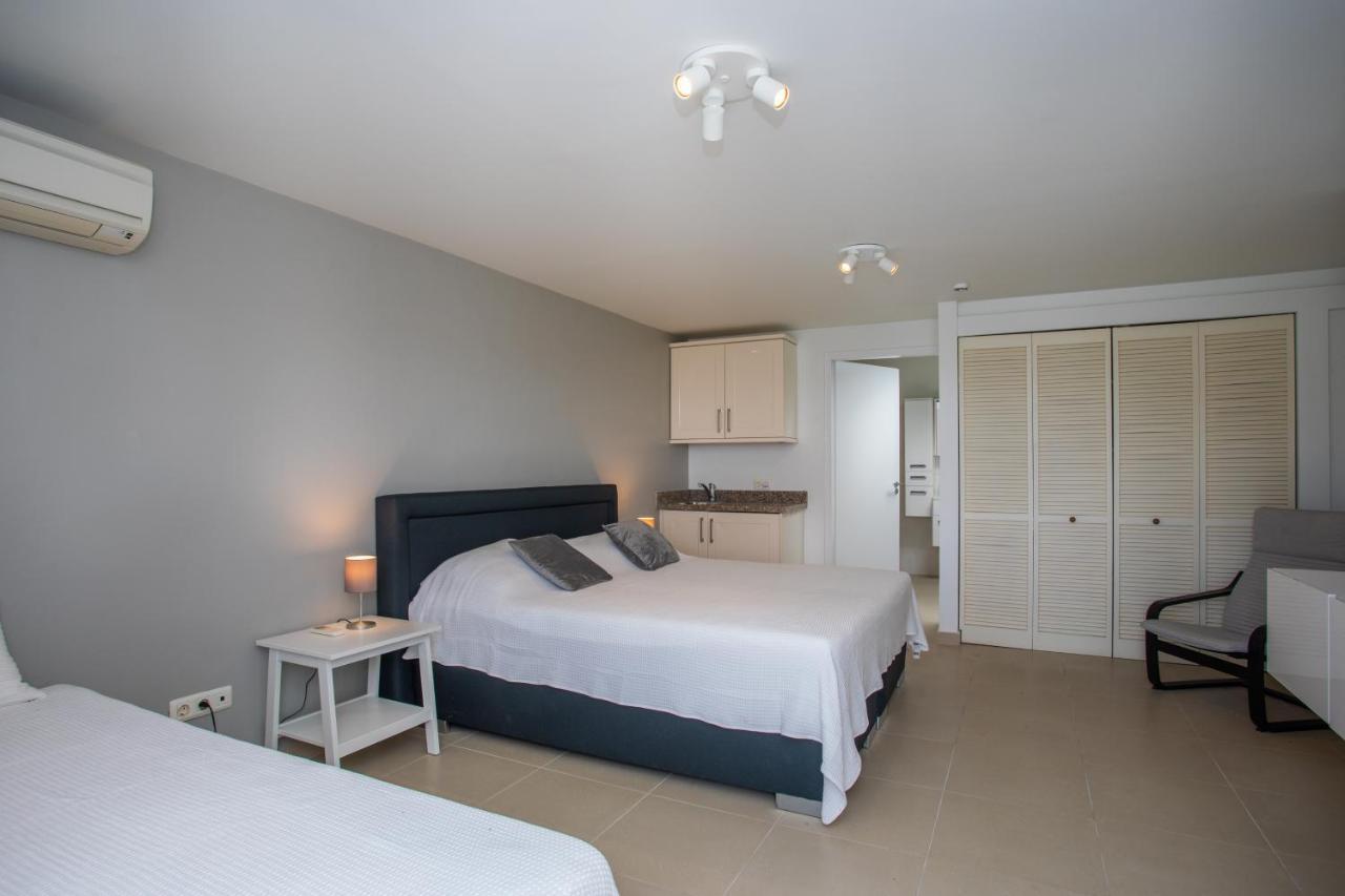 Blue Bay Beach Apartments Esterno foto